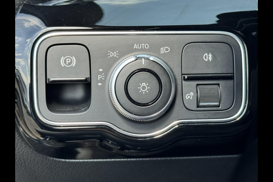 Mercedes-Benz AMG A-klasse AMG 35 4MATIC 306 PK!! Keyless Cruise Led verlichting Achteruitrijcamera Carplay Dynamic select