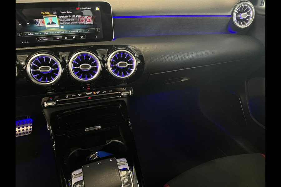 Mercedes-Benz AMG A-klasse AMG 35 4MATIC 306 PK!! Keyless Cruise Led verlichting Achteruitrijcamera Carplay Dynamic select