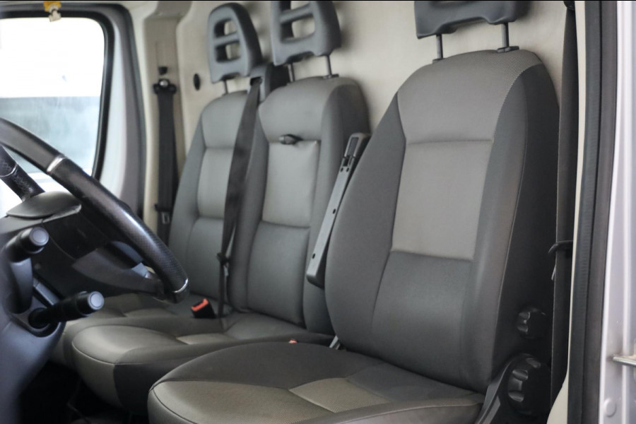 Peugeot Boxer 330 2.2 BlueHDi L2/H2 140PK CAMERA TREKHAAK AIRCO NAVI CRUISE CONTROL LEASE V/A € 144,-p.m. Inruil mogelijk
