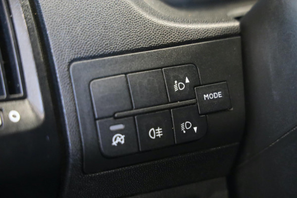 Peugeot Boxer 330 2.2 BlueHDi L2/H2 140PK CAMERA TREKHAAK AIRCO NAVI CRUISE CONTROL LEASE V/A € 144,-p.m. Inruil mogelijk