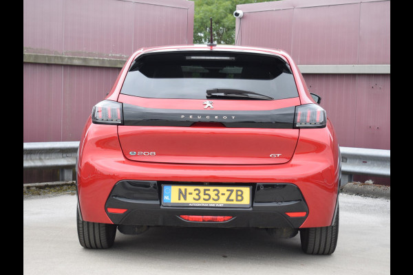 Peugeot e-208 EV GT Pack 50 kWh 3 FASE | PANODAK | ACHTERUITRIJCAMERA MET SENSOREN | NAVI & CARPLAY | E.C.C. |