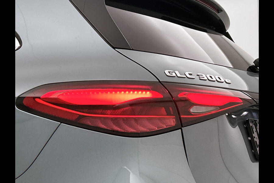 Mercedes-Benz GLC 300e 4MATIC Sport Edition | Premium pakket | Trekhaak | Winter pakket | Digital Light | MBUX Augmented Reality Navigation | Parkeerpakket met 360°-camera |