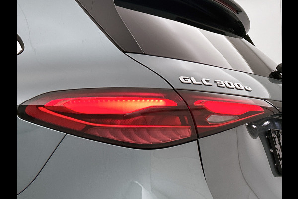 Mercedes-Benz GLC 300e 4MATIC Sport Edition | Premium pakket | Trekhaak | Winter pakket | Digital Light | MBUX Augmented Reality Navigation | Parkeerpakket met 360°-camera |