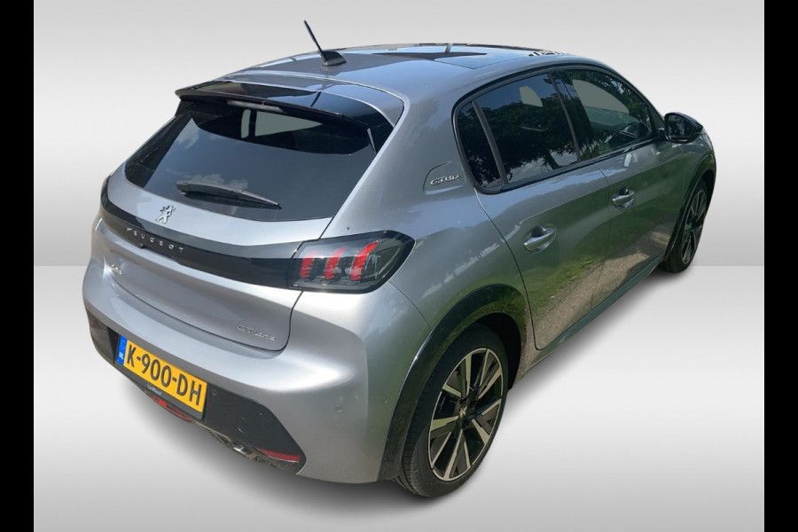 Peugeot 208 1.2 PureTech GT-Line / Panoramadak / Camera / Navigatie / 17'' / Half leder / Dodehoek / Cruise Control