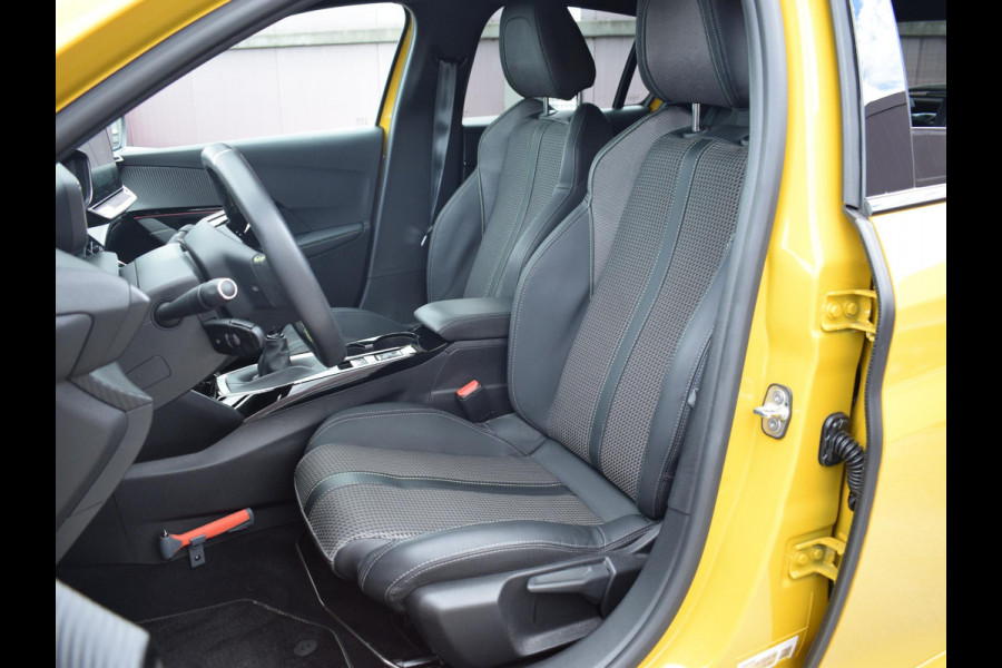 Peugeot 208 1.2 PureTech GT ACHTERUITRIJCAMERA MET SENSOREN | NAVI & CARPLAY | E.C.C. |