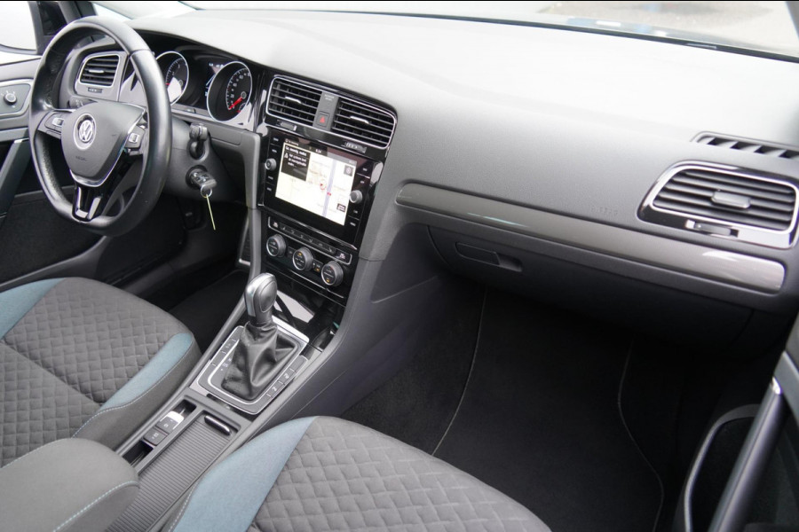 Volkswagen Golf 1.5 TSI IQ.Drive / Navi / ACC / Side assist / Stoelverwarming / PDC V+A