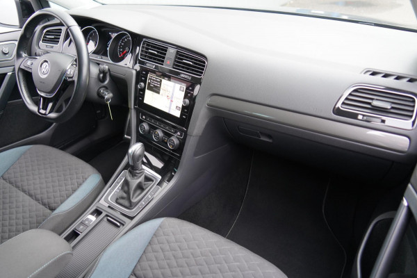 Volkswagen Golf 1.5 TSI IQ.Drive / Navi / ACC / Side assist / Stoelverwarming / PDC V+A