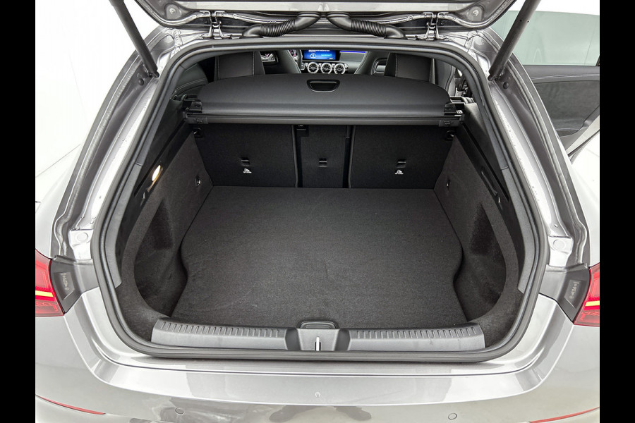 Mercedes-Benz CLA-Klasse Shooting Brake 250 e Business Solution AMG | Nightpakket | AMG Line Plus pakket | Parkeerpakket met 360°-camera | KEYLESS GO | Head-up display | Dodehoekassistent | Stoelverwarming voor | Licht- en zicht pakket |