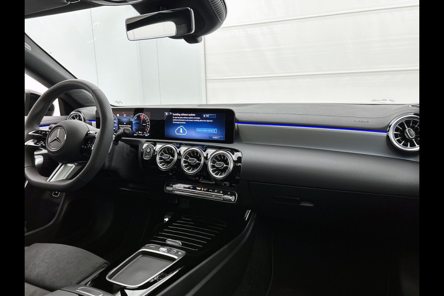 Mercedes-Benz CLA-Klasse Shooting Brake 250 e Business Solution AMG | Nightpakket | AMG Line Plus pakket | Parkeerpakket met 360°-camera | KEYLESS GO | Head-up display | Dodehoekassistent | Stoelverwarming voor | Licht- en zicht pakket |