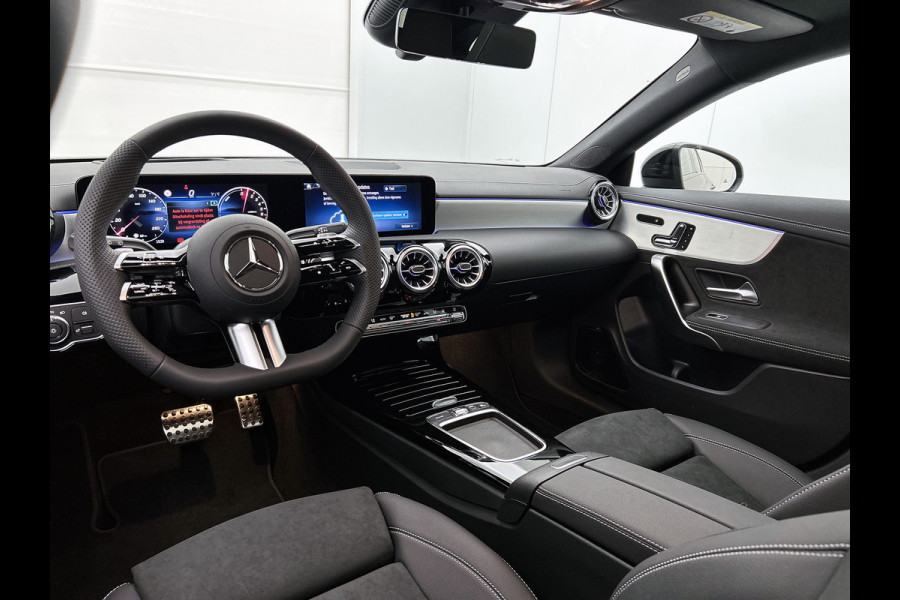Mercedes-Benz CLA-Klasse Shooting Brake 250 e Business Solution AMG | Nightpakket | AMG Line Plus pakket | Parkeerpakket met 360°-camera | KEYLESS GO | Head-up display | Dodehoekassistent | Stoelverwarming voor | Licht- en zicht pakket |