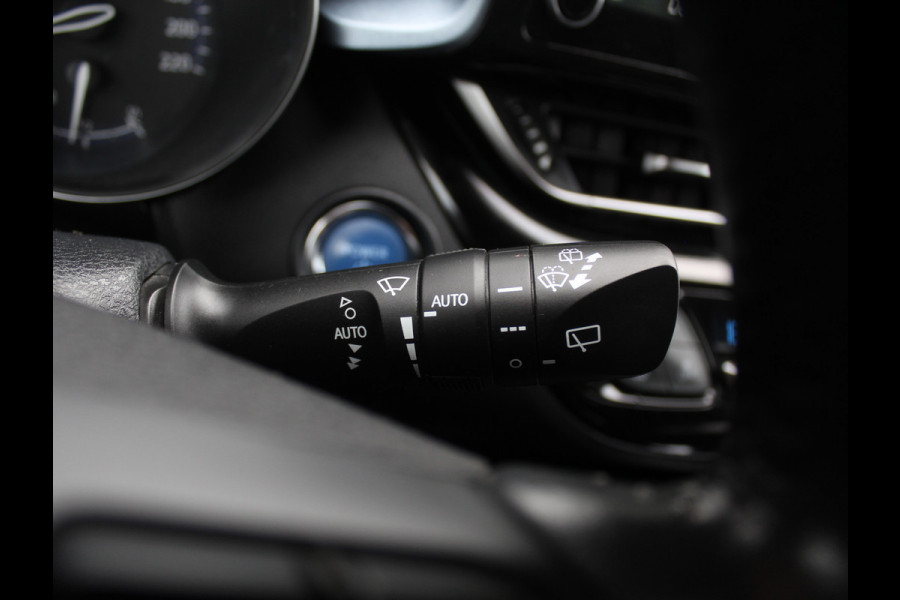 Toyota C-HR 2.0 Hybrid Business Plus CAMERA | CARPLAY | LED | TREKHAAK | LMV | STOELVERW | ADAPCRUISE | CLIMATE