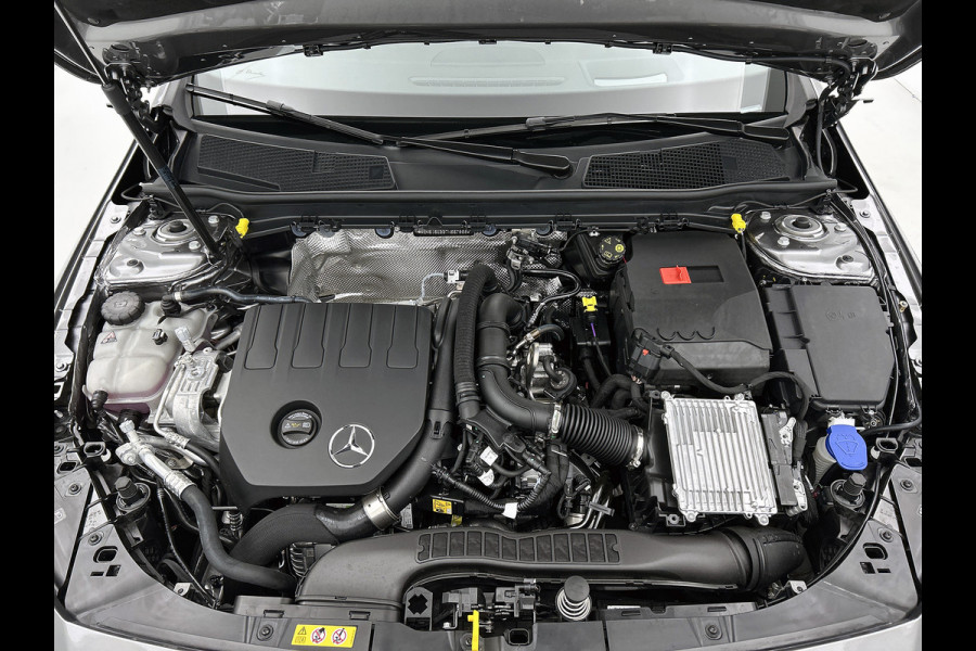 Mercedes-Benz CLA-Klasse 180 Business Solution AMG | AMG Line Plus pakket | Head-up display | MBUX Augmented Reality Navigation | Memoryfunctie voorstoelen | 19" multispaaks velgen |