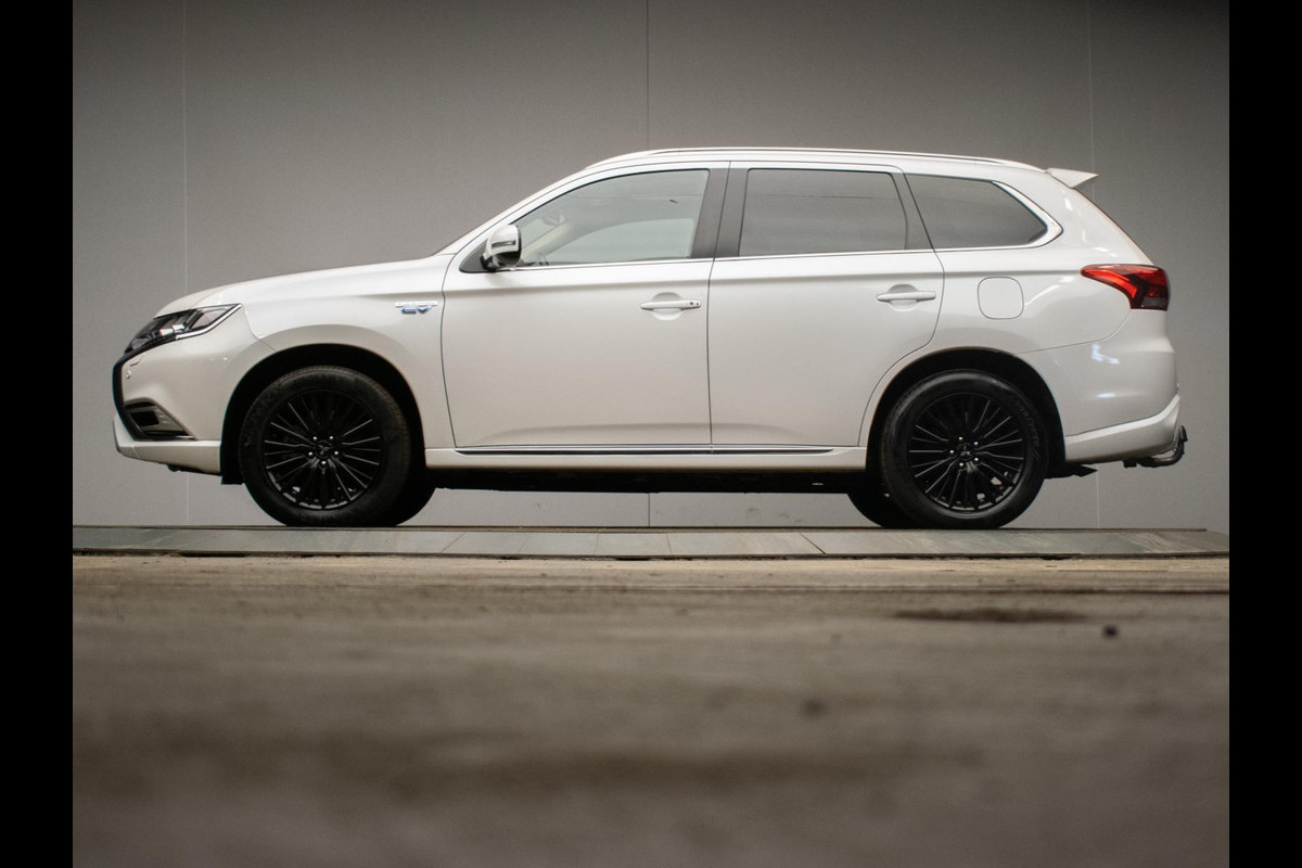 Mitsubishi Outlander 2.4 PHEV Instyle+ Sport (PANORAMADAK,APPLE CARPLAY,NAVI,STOEL/STUURVERWARMING,360VIEW,KEYLESS,LED,CRUISE,DAB)