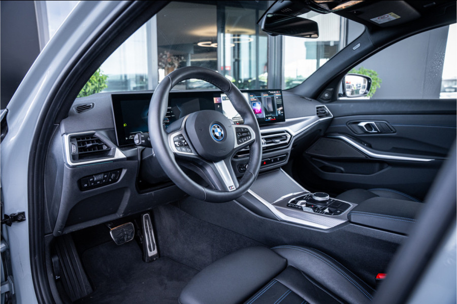 BMW 3 Serie Touring 330e xDrive - M Sport | Panorama | H&K | Memory | 360 Camera