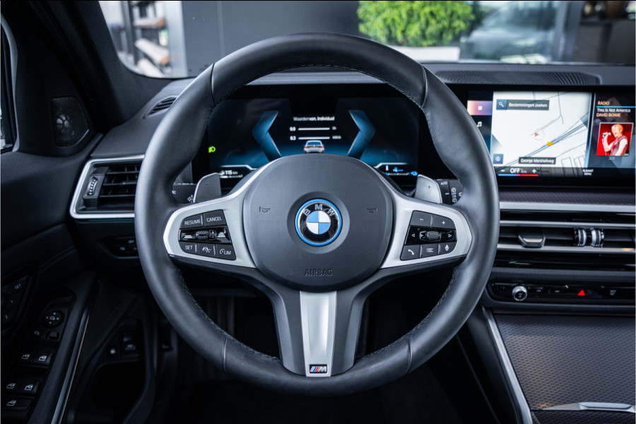 BMW 3 Serie Touring 330e xDrive - M Sport | Panorama | H&K | Memory | 360 Camera