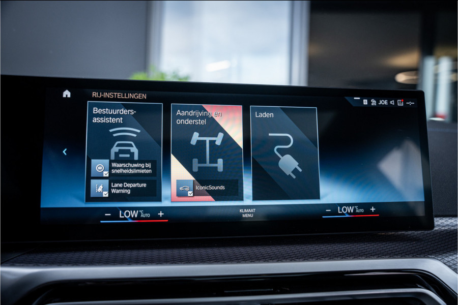 BMW 3 Serie Touring 330e xDrive - M Sport | Panorama | H&K | Memory | 360 Camera