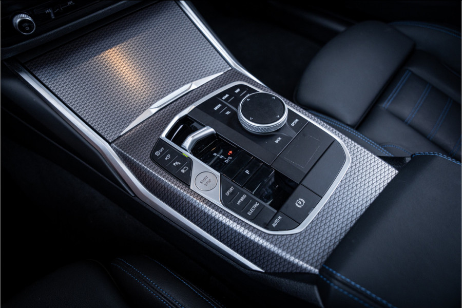BMW 3 Serie Touring 330e xDrive - M Sport | Panorama | H&K | Memory | 360 Camera