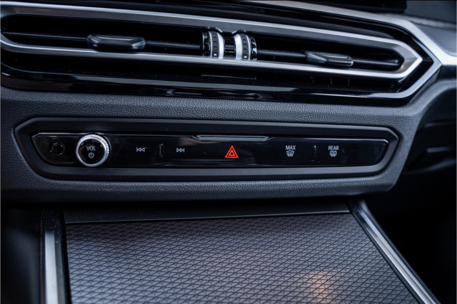 BMW 3 Serie Touring 330e xDrive - M Sport | Panorama | H&K | Memory | 360 Camera