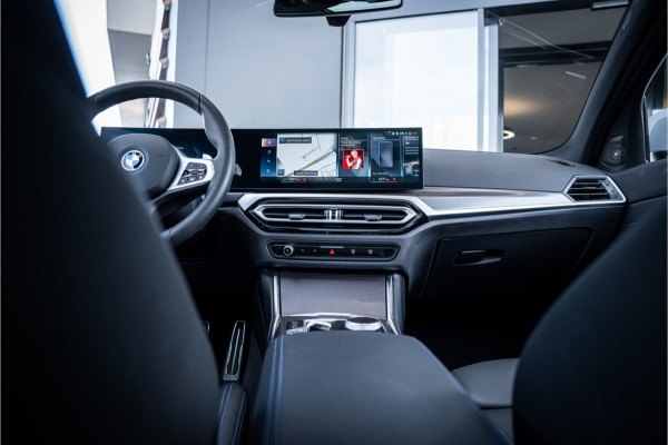 BMW 3 Serie Touring 330e xDrive - M Sport | Panorama | H&K | Memory | 360 Camera