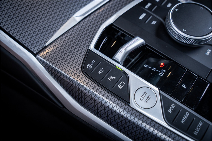 BMW 3 Serie Touring 330e xDrive - M Sport | Panorama | H&K | Memory | 360 Camera