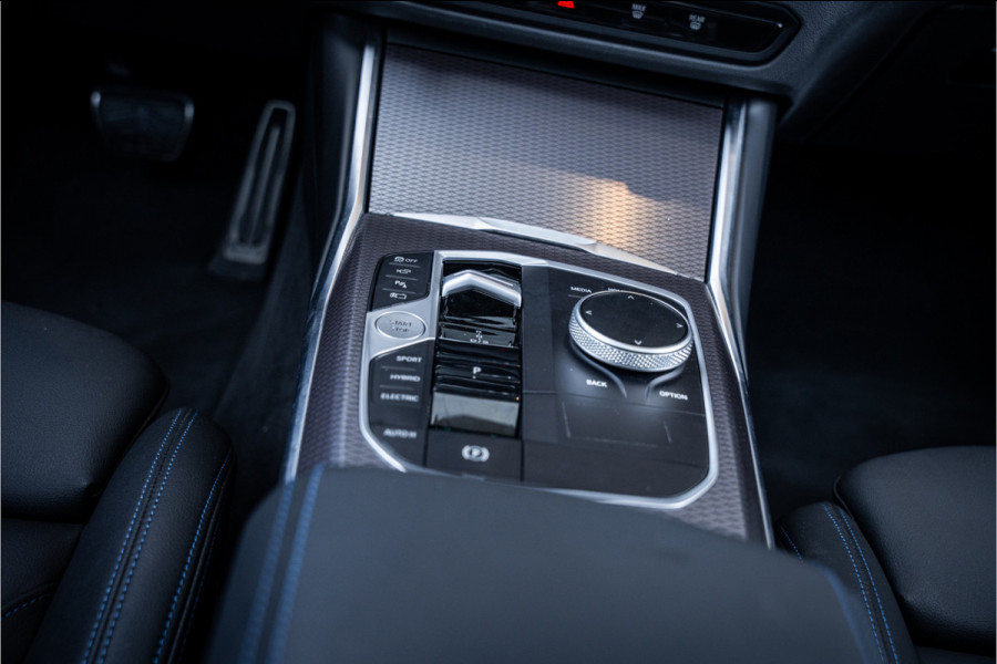 BMW 3 Serie Touring 330e xDrive - M Sport | Panorama | H&K | Memory | 360 Camera