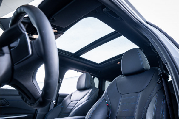 BMW 3 Serie Touring 330e xDrive - M Sport | Panorama | H&K | Memory | 360 Camera