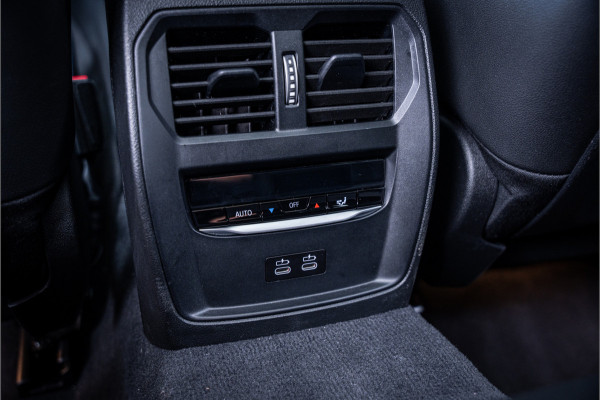 BMW 3 Serie Touring 330e xDrive - M Sport | Panorama | H&K | Memory | 360 Camera