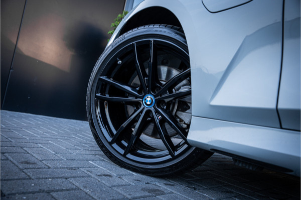 BMW 3 Serie Touring 330e xDrive - M Sport | Panorama | H&K | Memory | 360 Camera