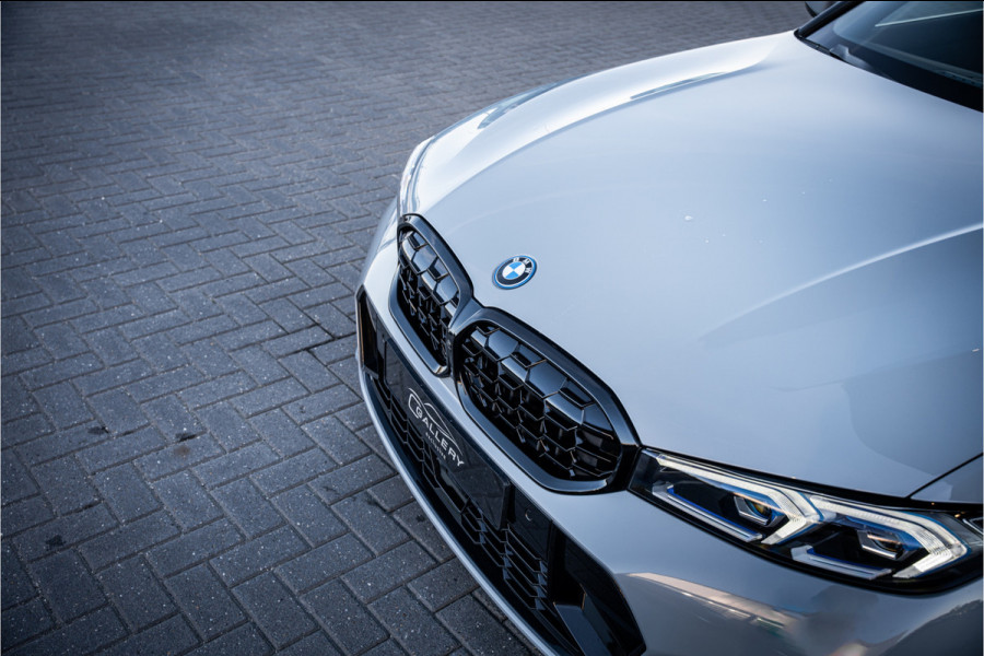 BMW 3 Serie Touring 330e xDrive - M Sport | Panorama | H&K | Memory | 360 Camera