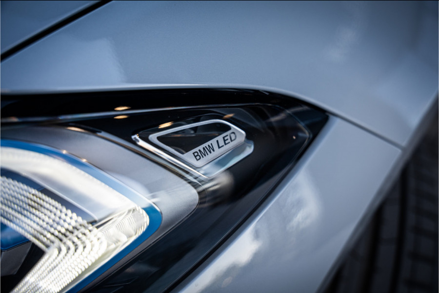 BMW 3 Serie Touring 330e xDrive - M Sport | Panorama | H&K | Memory | 360 Camera