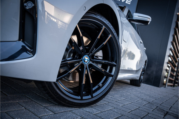 BMW 3 Serie Touring 330e xDrive - M Sport | Panorama | H&K | Memory | 360 Camera