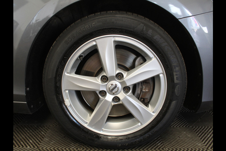 Volvo V40 1.5 T2 Momentum CLIMATE | LED | AFN TREKHAAK | LMV | CRUISE | AUTOMAAT