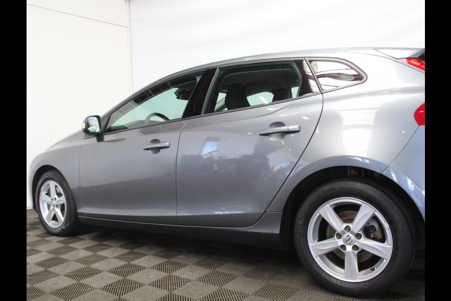 Volvo V40 1.5 T2 Momentum CLIMATE | LED | AFN TREKHAAK | LMV | CRUISE | AUTOMAAT