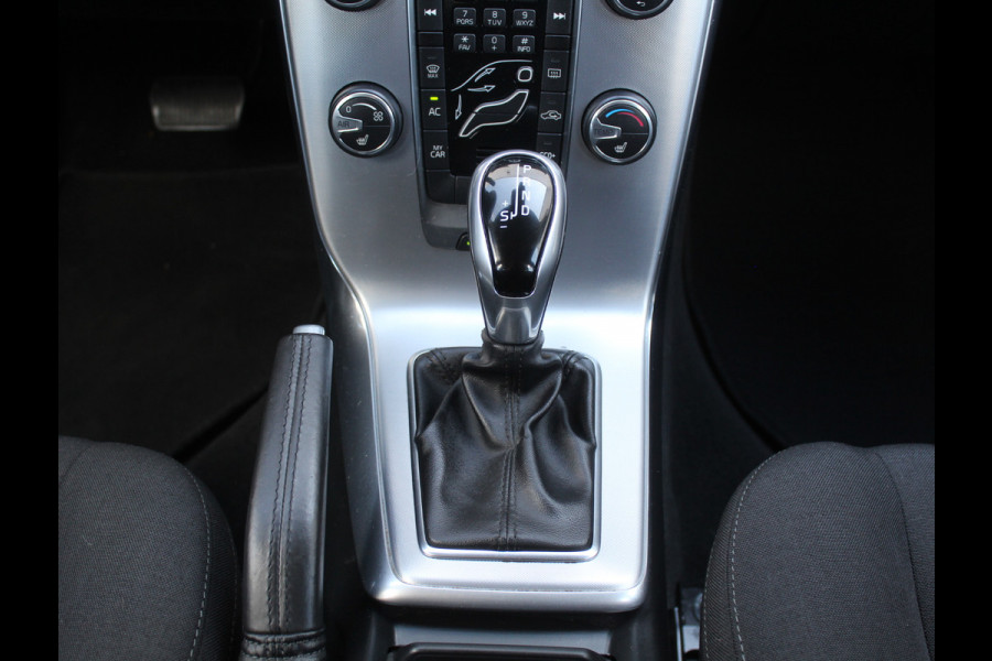 Volvo V40 1.5 T2 Momentum CLIMATE | LED | AFN TREKHAAK | LMV | CRUISE | AUTOMAAT