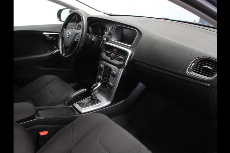 Volvo V40 1.5 T2 Momentum CLIMATE | LED | AFN TREKHAAK | LMV | CRUISE | AUTOMAAT