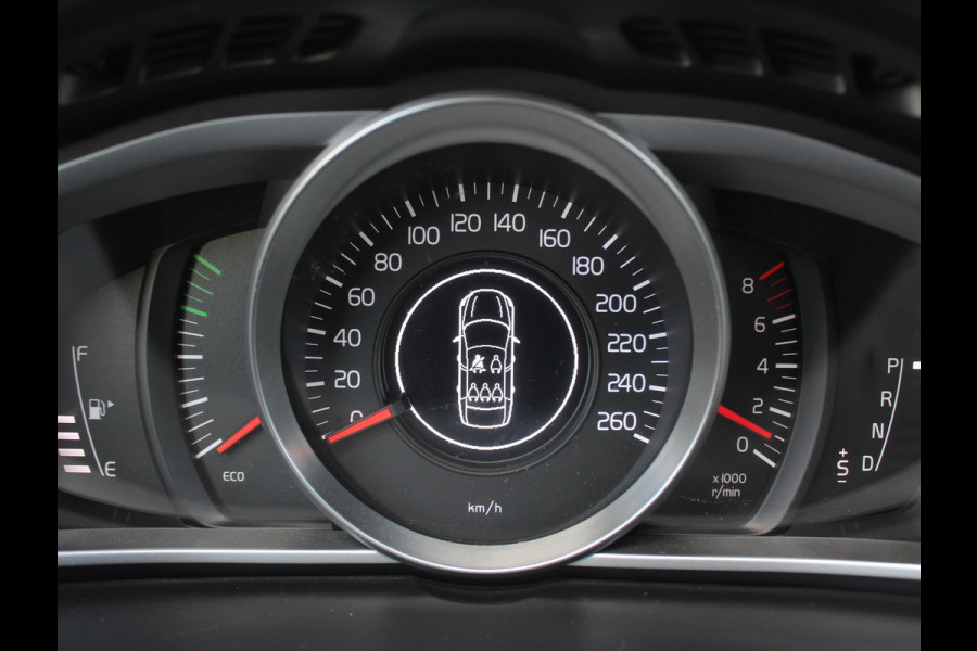 Volvo V40 1.5 T2 Momentum CLIMATE | LED | AFN TREKHAAK | LMV | CRUISE | AUTOMAAT