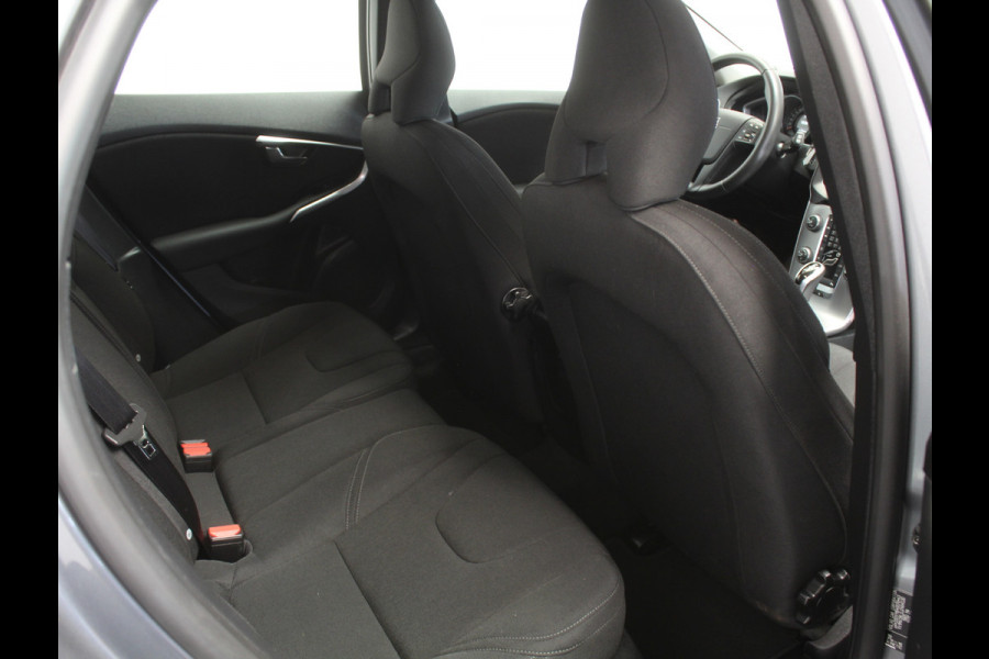 Volvo V40 1.5 T2 Momentum CLIMATE | LED | AFN TREKHAAK | LMV | CRUISE | AUTOMAAT