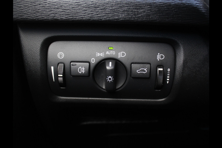 Volvo V40 1.5 T2 Momentum CLIMATE | LED | AFN TREKHAAK | LMV | CRUISE | AUTOMAAT