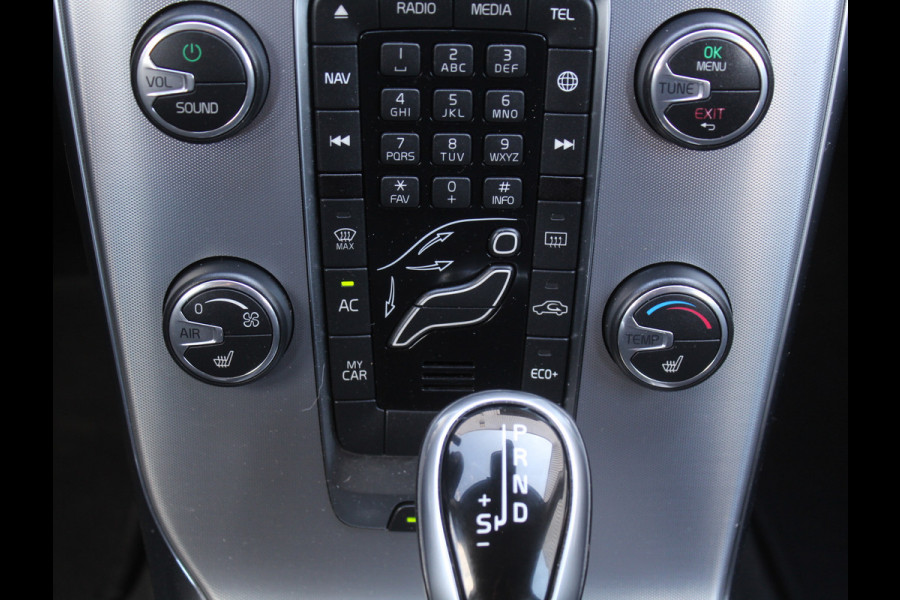Volvo V40 1.5 T2 Momentum CLIMATE | LED | AFN TREKHAAK | LMV | CRUISE | AUTOMAAT