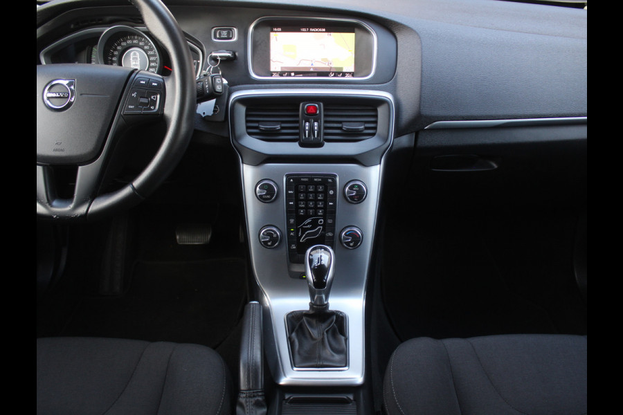 Volvo V40 1.5 T2 Momentum CLIMATE | LED | AFN TREKHAAK | LMV | CRUISE | AUTOMAAT