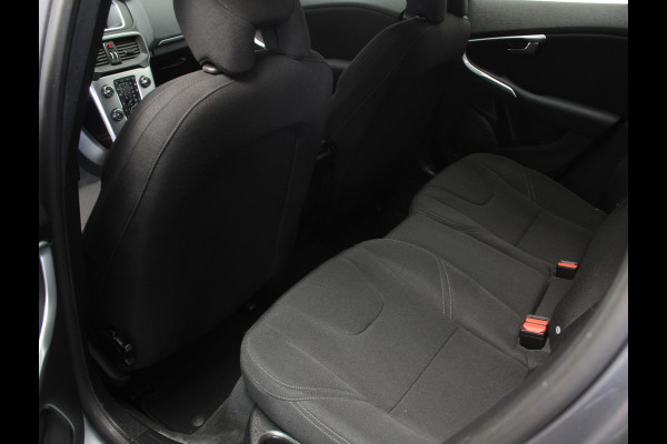 Volvo V40 1.5 T2 Momentum CLIMATE | LED | AFN TREKHAAK | LMV | CRUISE | AUTOMAAT