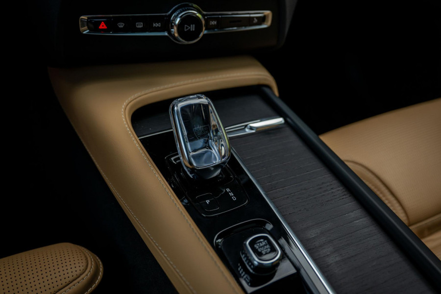 Volvo XC90 2.0 T8 Recharge AWD Inscription 455pk Massage B&W
