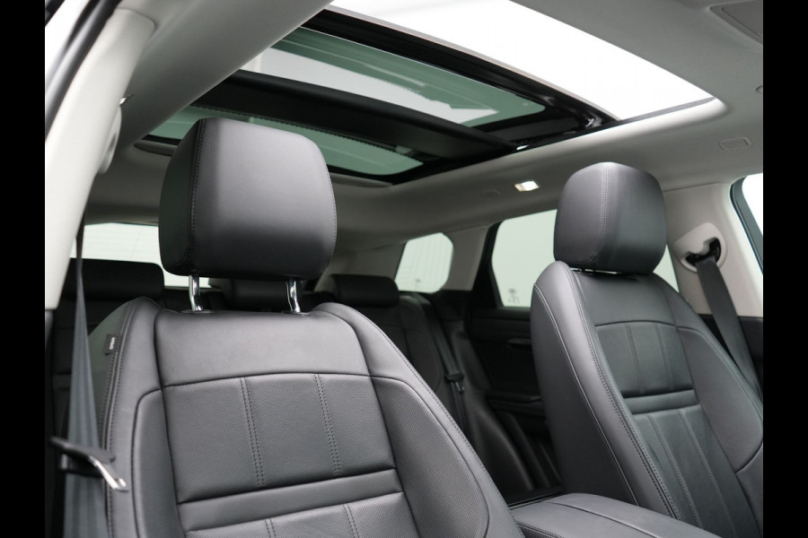 Land Rover Range Rover Evoque 1.5 P300e AWD Plug In Hybrid 309pk Dealer O.H PHEV | Panodak | Head Up | Adaptive Cruise | Camera | Lederen Sportstoelen Memory & Verwarmd | BLIS | Keyless | Navigatie | Virtual | DAB |