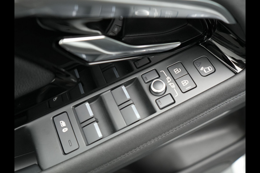 Land Rover Range Rover Evoque 1.5 P300e AWD Plug In Hybrid 309pk Dealer O.H PHEV | Panodak | Head Up | Adaptive Cruise | Camera | Lederen Sportstoelen Memory & Verwarmd | BLIS | Keyless | Navigatie | Virtual | DAB |