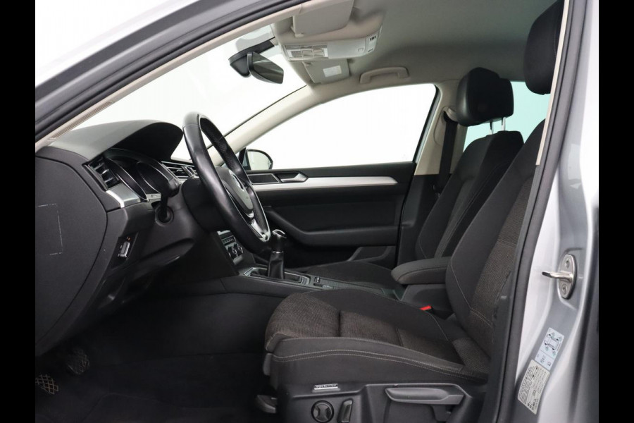 Volkswagen Passat 1.4 TSI Comfortline | Stoelverwarming | Trekhaak | Adaptive cruise | Climate control | Navigatie | Parkeerhulp | Bluetooth | DAB