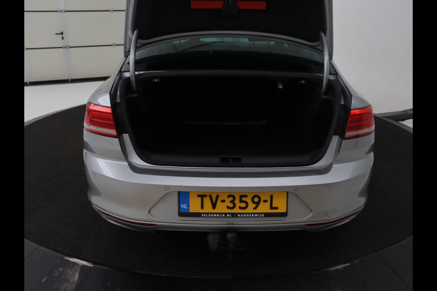 Volkswagen Passat 1.4 TSI Comfortline | Stoelverwarming | Trekhaak | Adaptive cruise | Climate control | Navigatie | Parkeerhulp | Bluetooth | DAB