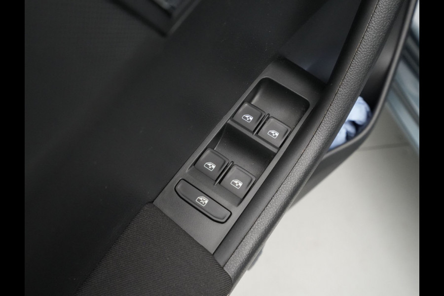 Škoda Fabia 1.0 TSI 95pk Style Clima Navigatie Parkeersensoren Privacyglas 323