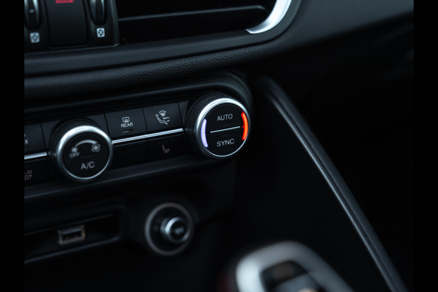 Alfa Romeo Giulia Competizione 300pk Q4 MY24 | Full option!