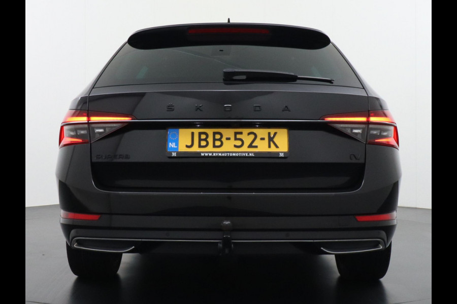 Škoda Superb Combi 1.4 TSI iV Sportline Business PHEV | PLUG-IN HYBRIDE | ADD CRUISE | STOEL/ STUURVERWARMING | ELEK. TREKHAAK | 360 CAMERA| ACHTERBANK VERWARMD| TREKHAAK | BOM VOL OPTIES | RIJKLAAR GELEVERD MET 12 MND BOVAG GARANTIE |