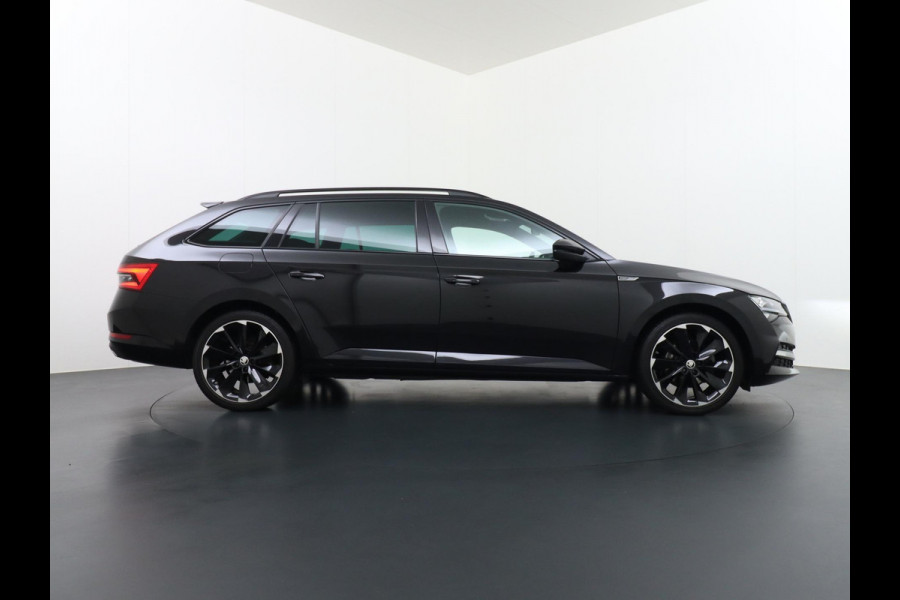Škoda Superb Combi 1.4 TSI iV Sportline Business PHEV | PLUG-IN HYBRIDE | ADD CRUISE | STOEL/ STUURVERWARMING | ELEK. TREKHAAK | 360 CAMERA| ACHTERBANK VERWARMD| TREKHAAK | BOM VOL OPTIES | RIJKLAAR GELEVERD MET 12 MND BOVAG GARANTIE |